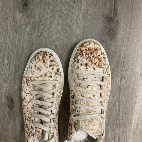 John varvatos Collection REED LOW TOP SNEAKER.
Size 9.5 or 42.5 EU - Picture 11 of 11